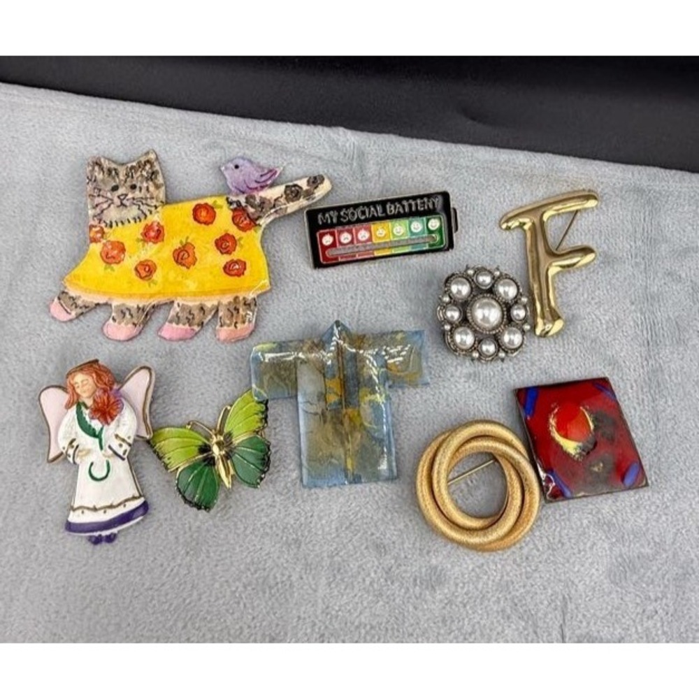 Vintage Estate Brooch Pin Lot Multi Cat Social Battery Enamel Faux Pearl F 8pc
